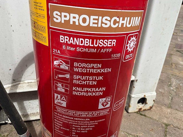 Kiv noord schuim 6 liter brandblusser (2x) - afbeelding 2 van  7