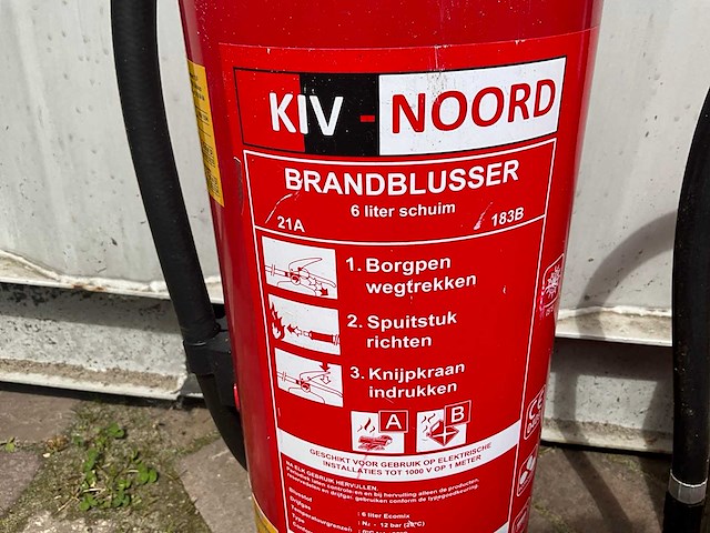Kiv noord schuim 6 liter brandblusser (2x) - afbeelding 3 van  7