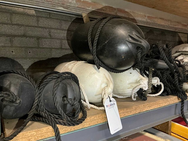 Klapanker en fender - afbeelding 2 van  2