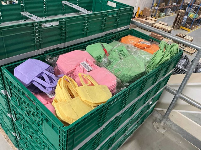 Klapkratten met cadeautasjes - afbeelding 5 van  5