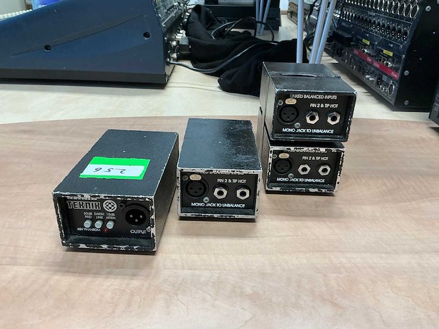 Klark teknik - various audio equipment (4x) - afbeelding 1 van  4