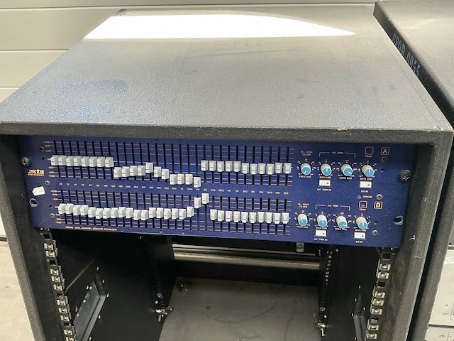 Klark teknik / xta electronics graphic equaliser (6x) - afbeelding 4 van  5