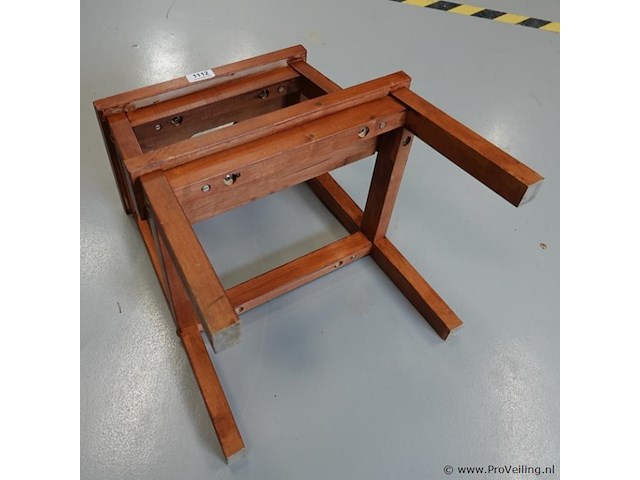 Klassiek massief houten keukentrapje - afbeelding 5 van  5