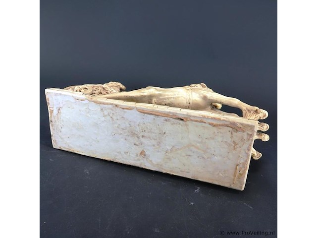 Klassiek sculptuur van een romeinse strijdwagen met twee paarden en een krijger - afbeelding 5 van  5