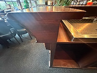 Klassieke engelse houten bar met achterkast - afbeelding 6 van  16