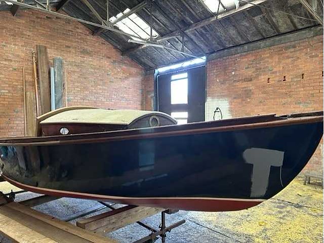 Klassieke houten zeilboot - afbeelding 1 van  13
