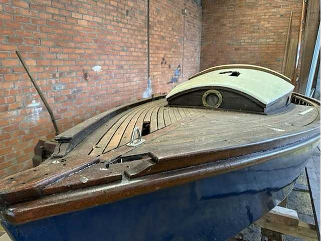 Klassieke houten zeilboot - afbeelding 7 van  13