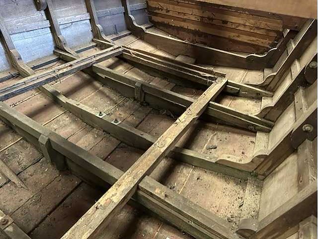 Klassieke houten zeilboot - afbeelding 10 van  13