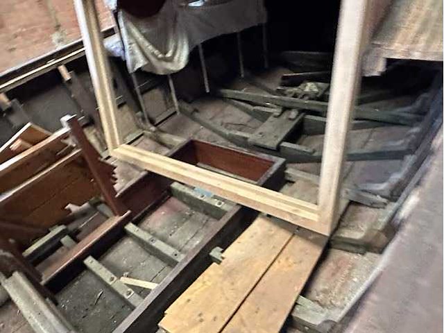 Klassieke houten zeilboot - afbeelding 12 van  13