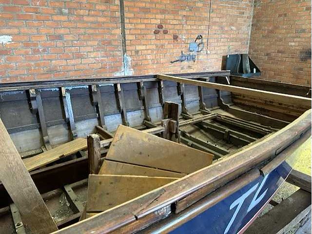 Klassieke houten zeilboot - afbeelding 2 van  13
