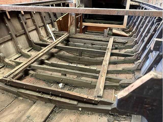 Klassieke houten zeilboot - afbeelding 13 van  13