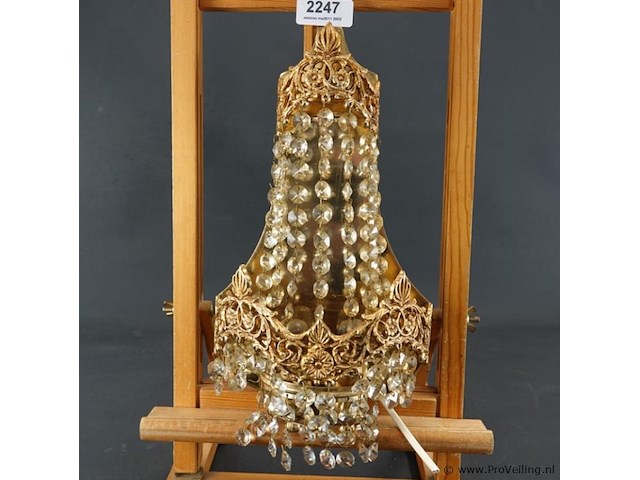 Klassieke, ornate wandlamp met gouden messing frame. - afbeelding 1 van  5