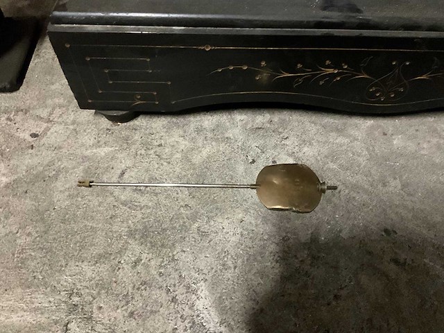 Klassieke schouwpendule v.v. klok + 2x kandelaar - afbeelding 5 van  6