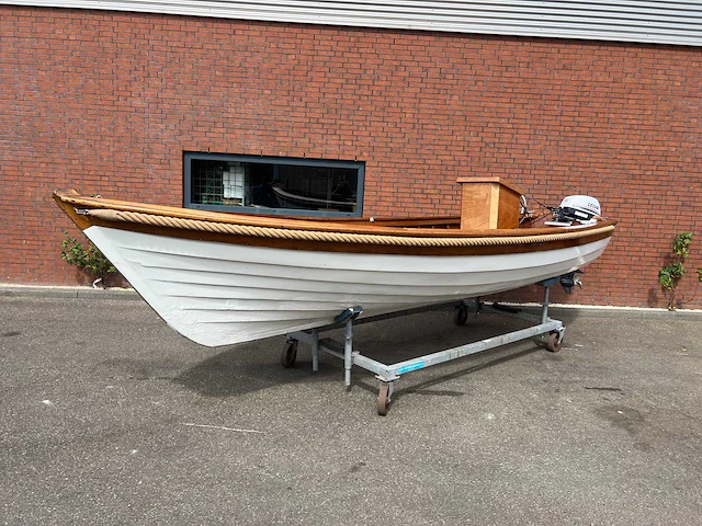 Klassieke sloep met nieuwe selva 9,9pk motor - afbeelding 1 van  7