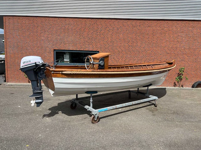 Klassieke sloep met nieuwe selva 9,9pk motor - afbeelding 2 van  7