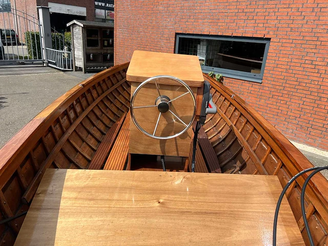 Klassieke sloep met nieuwe selva 9,9pk motor - afbeelding 6 van  7