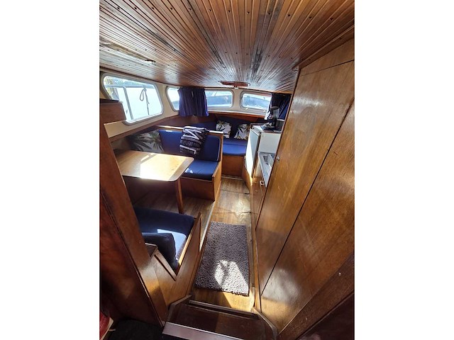 Klassieke stalen motorboot met flybridge en compleet interieur - afbeelding 7 van  18