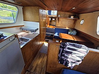 Klassieke stalen motorboot met flybridge en compleet interieur - afbeelding 9 van  18