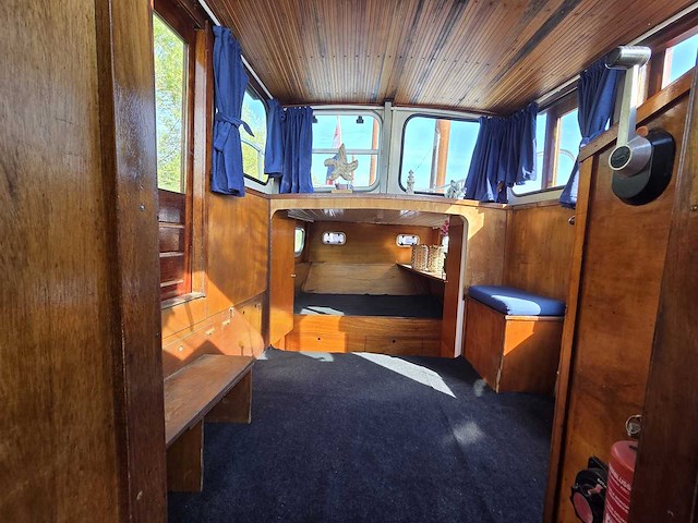Klassieke stalen motorboot met flybridge en compleet interieur - afbeelding 10 van  18
