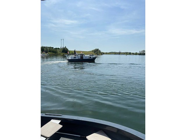 Klassieke stalen motorboot met flybridge en compleet interieur - afbeelding 12 van  18