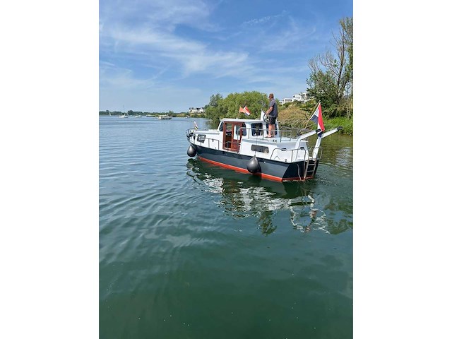 Klassieke stalen motorboot met flybridge en compleet interieur - afbeelding 13 van  18