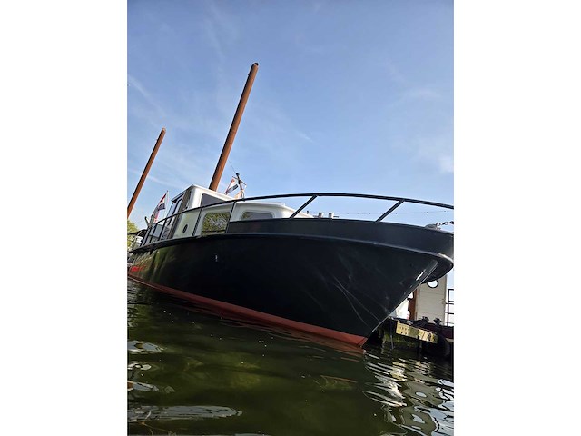 Klassieke stalen motorboot met flybridge en compleet interieur - afbeelding 15 van  18