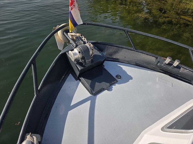 Klassieke stalen motorboot met flybridge en compleet interieur - afbeelding 16 van  18