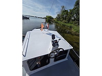 Klassieke stalen motorboot met flybridge en compleet interieur - afbeelding 1 van  5