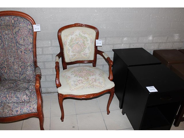 Klassieke stoel. - afbeelding 1 van  2