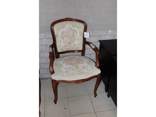 Klassieke stoel. - afbeelding 2 van  2