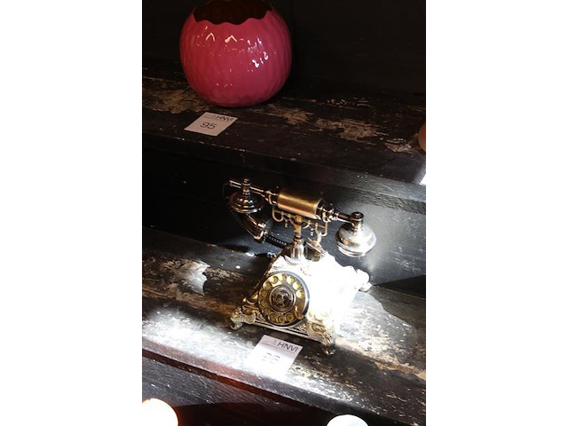 Klassieke telefoon. - afbeelding 2 van  2