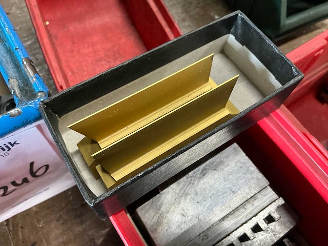 Klauwplaat en bekken - afbeelding 3 van  4