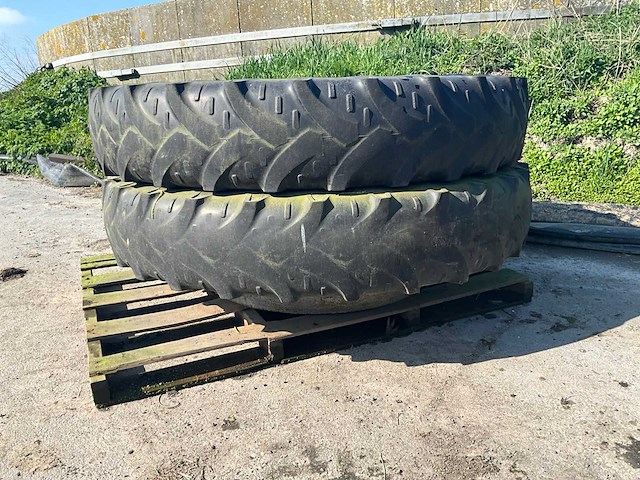 Kleber radial 300/95r46 band met velg - afbeelding 1 van  8