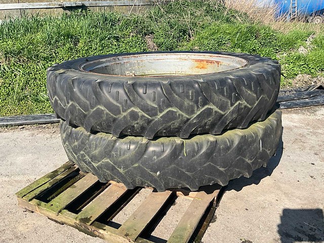 Kleber radial 300/95r46 band met velg - afbeelding 2 van  8