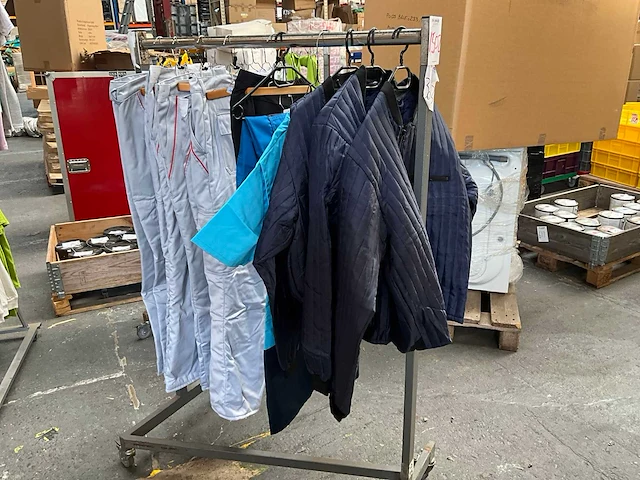 Kleding (10x) - afbeelding 1 van  8