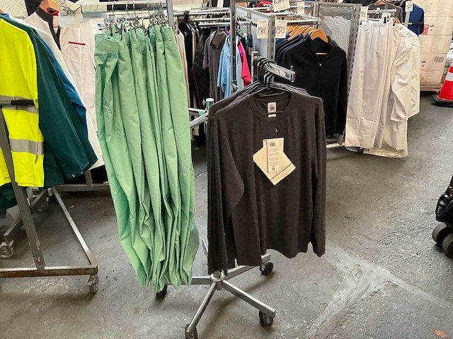 Kleding (12x) - afbeelding 1 van  5