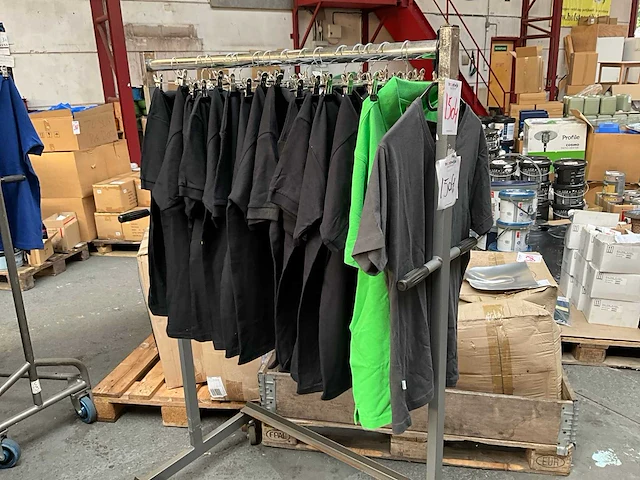 Kleding (16x) - afbeelding 1 van  7