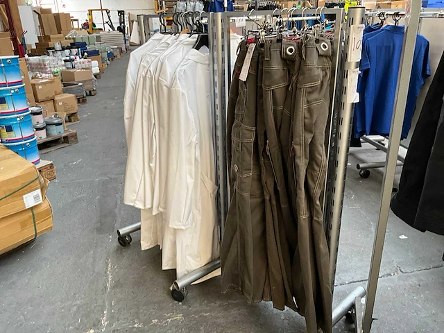 Kleding (17x) - afbeelding 2 van  7