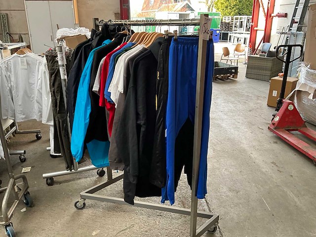 Kleding (18x) - afbeelding 1 van  8