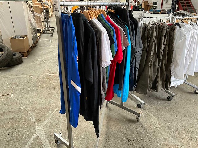 Kleding (18x) - afbeelding 2 van  8