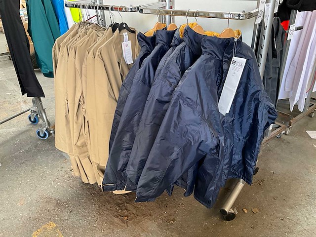 Kleding (18x) - afbeelding 1 van  5