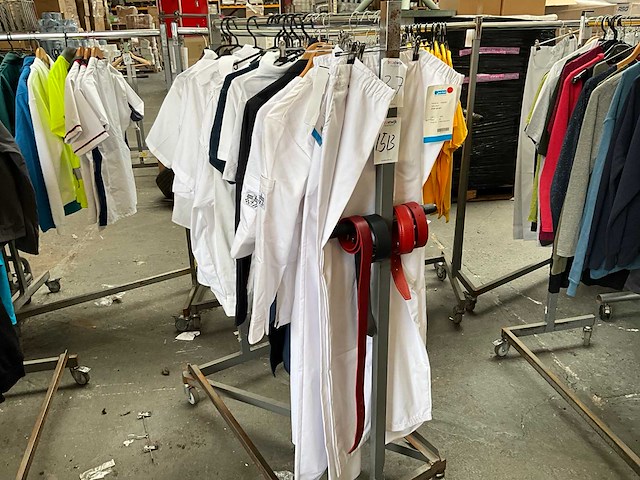 Kleding (18x) - afbeelding 1 van  4