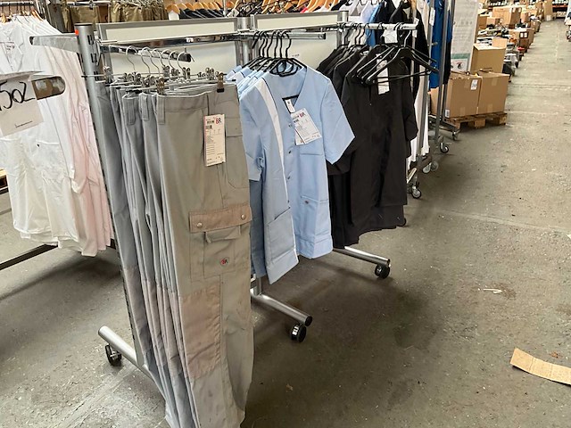 Kleding (18x) - afbeelding 1 van  5