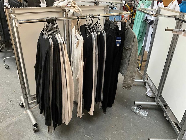 Kleding (21x) - afbeelding 1 van  9