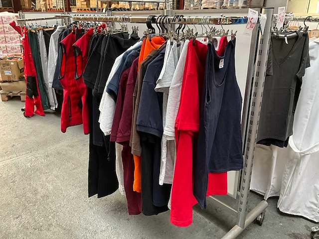 Kleding (29x) - afbeelding 1 van  16