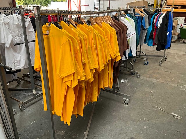 Kleding (40x) - afbeelding 1 van  4