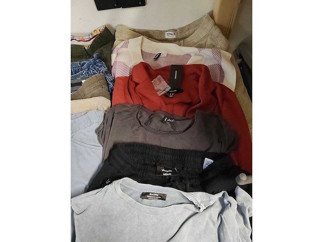 Kleding mix dames/heren (+550 stuks) - afbeelding 17 van  61