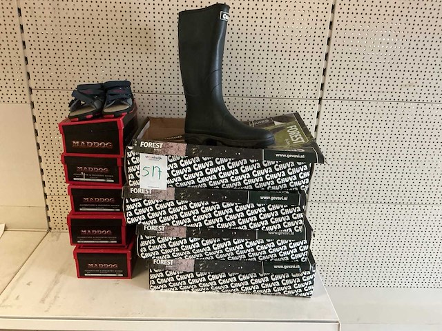 Kleding, schoenen, accessoires (10x) - afbeelding 1 van  6
