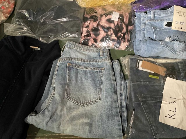 Kleding, schoenen, accessoires (1650x) - afbeelding 10 van  12