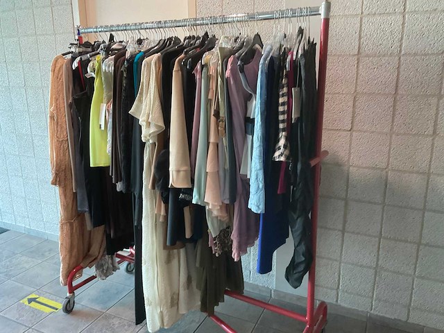 Kleding, schoenen, accessoires (80x) - afbeelding 1 van  10